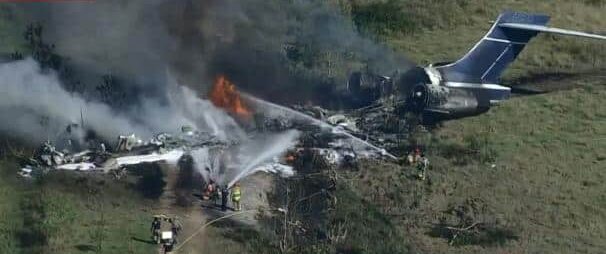 Un avión se estrella en Texas con 21 personas a bordo