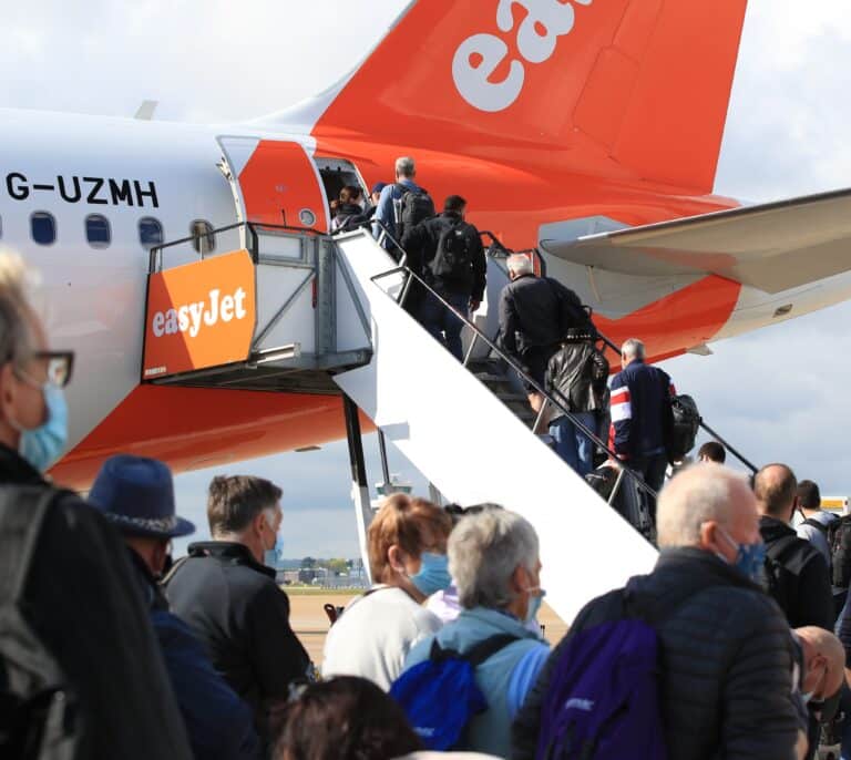 La Asociación de Líneas Aéreas pide al Gobierno el fin de las mascarillas obligatorias en el avión