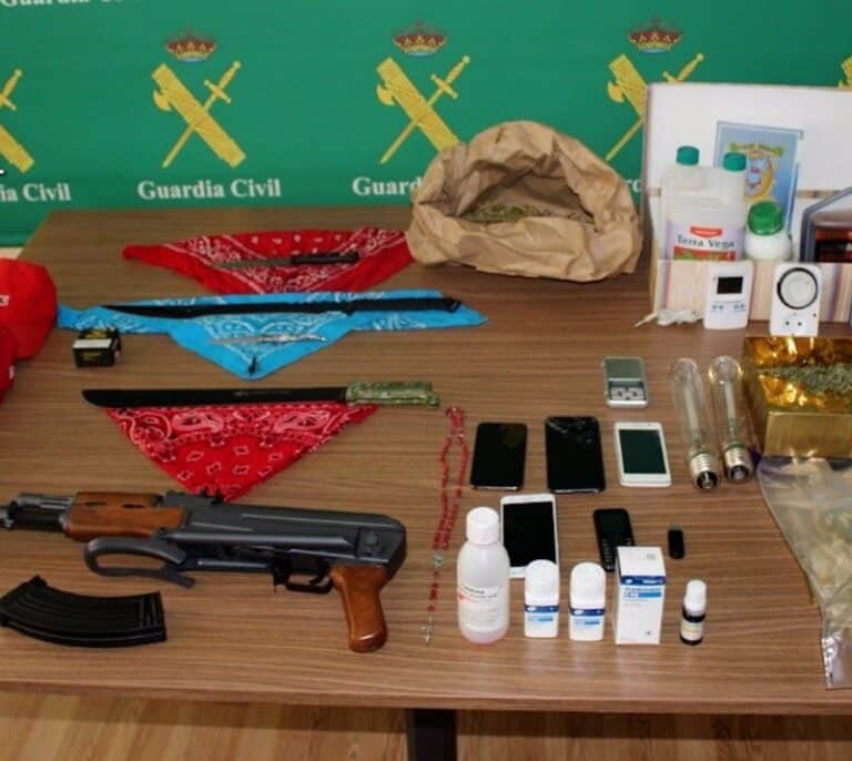 La Guardia Civil detiene a los dirigentes de la banda latina 'BLOOD'