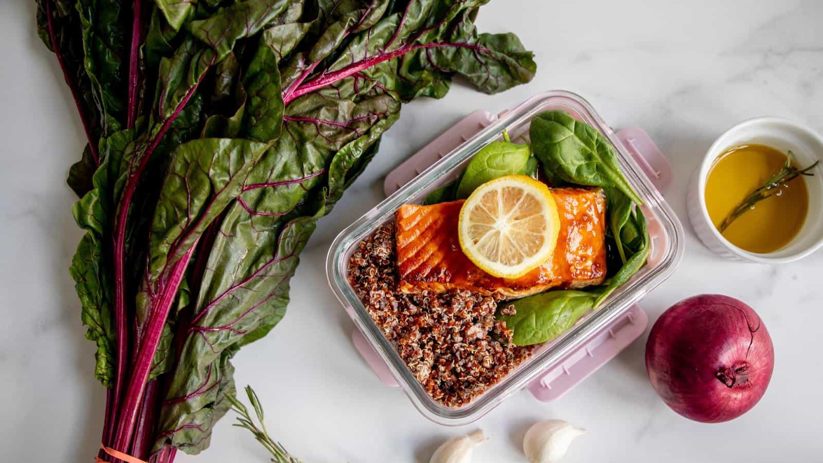 Imagen de verduras y comida propia de la dieta cetogénica