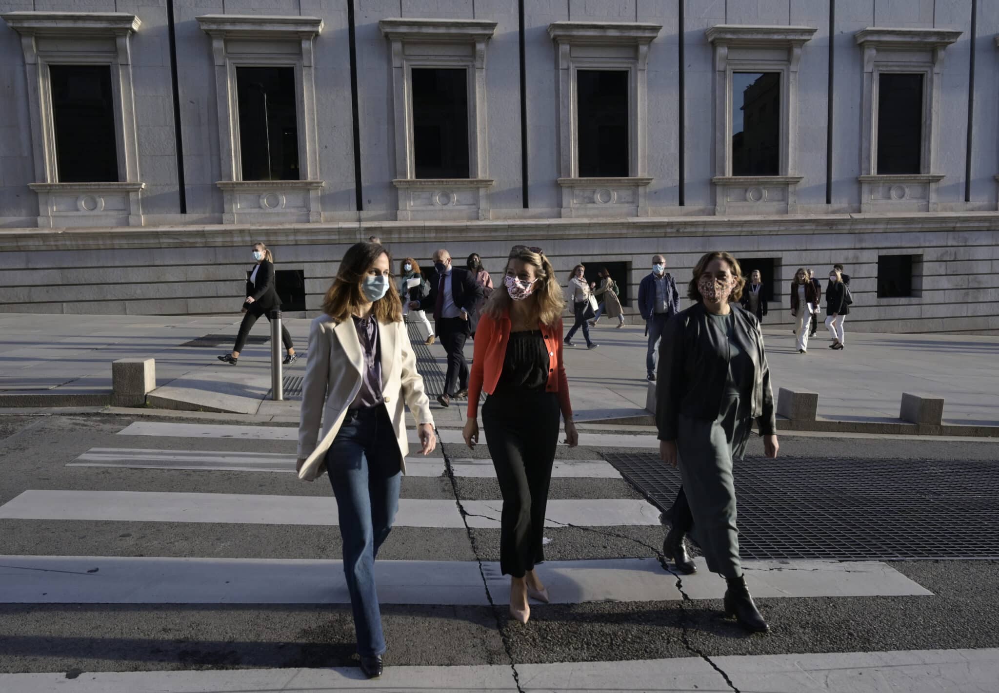 Ione Belarra, Yolanda Díaz; y Ada Colau en el Congreso