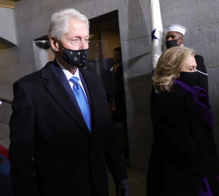 Bill Clinton sale del hospital tras varios días ingresado por una infección en la sangre