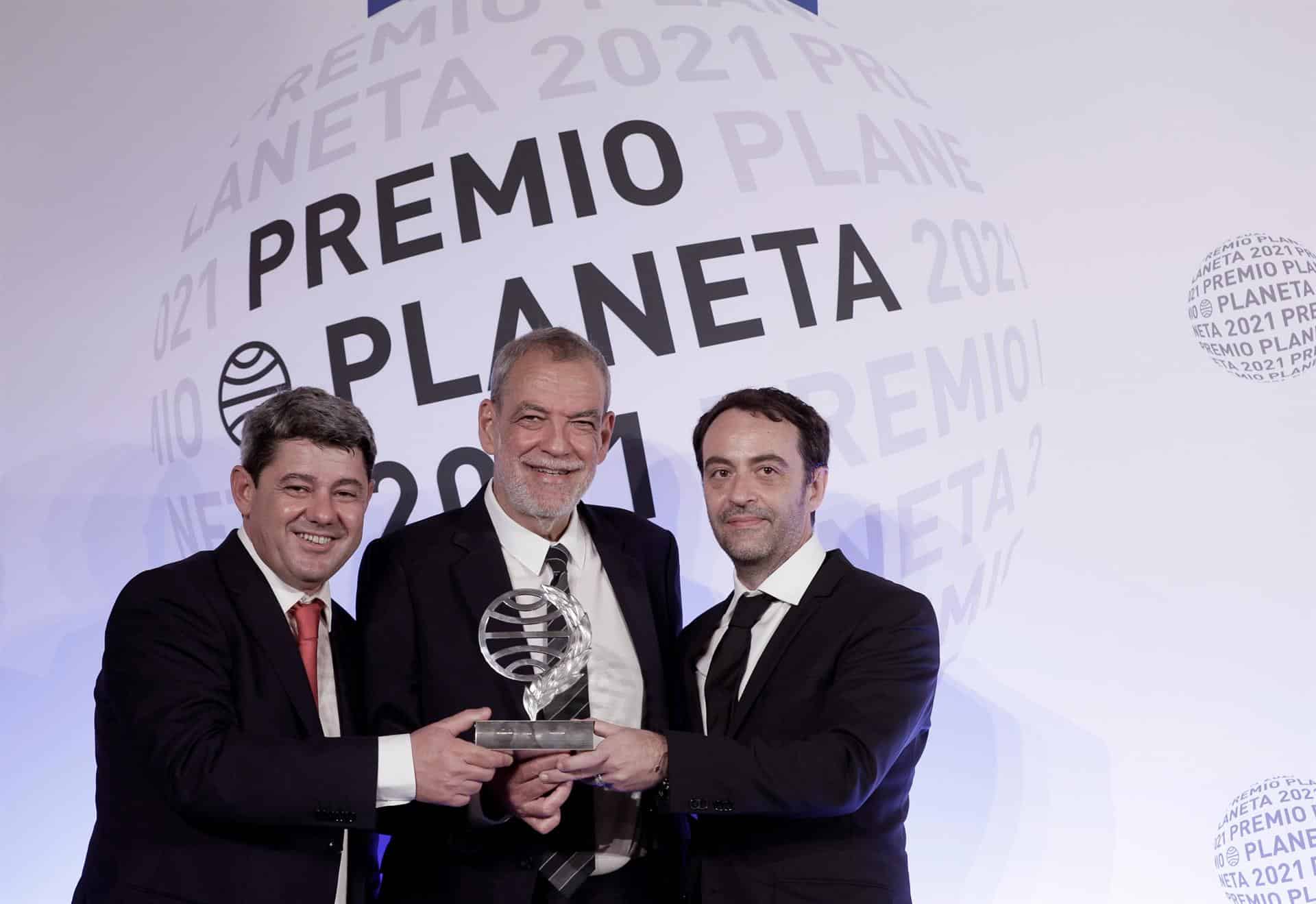 Antonio Mercero, Jorge Díaz y Agustín Martínez, los autores tras el pseudónimo de Carmen Mola premiado con el Planeta 2021.