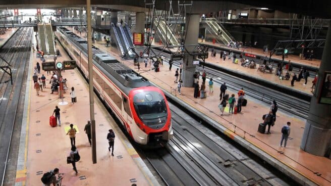 Vista de la estación de trenes de cercanías de Atocha, en Madrid, en la segunda jornada de la huelga de maquinistas convocada por el sindicato Semaf, que este viernes ha dejado sin circulación a 179 trenes que tenían que cumplir los servicios mínimos.