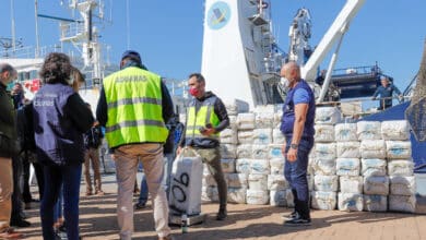 A la caza de la cocaína del 'Goldwasser': narcos en Galicia, capos en la Costa del Sol y un abordaje entre olas de nueve metros