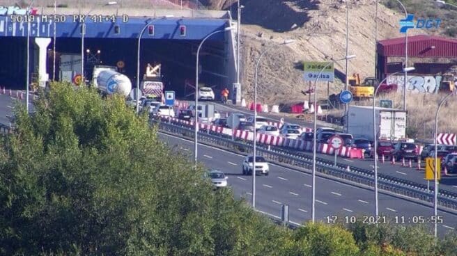 Atascos en sentido decreciente en la M-50 a la altura de Perales del Río debido a un accidente.