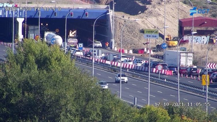 Atascos en sentido decreciente en la M-50 a la altura de Perales del Río debido a un accidente.