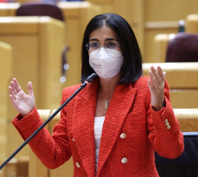 Darias asegura que las mascarillas en interiores serán obligatorias al menos hasta primavera