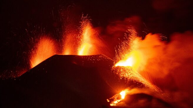 Se derrumba parte del cono principal del volcán de La Palma