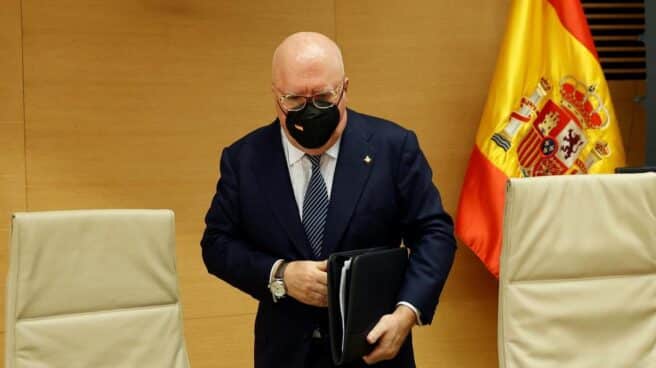 José Villarejo comparece ante la comisión parlamentaria que investiga la presunta trama parapolicial diseñada para espiar a Luis Bárcenas.
