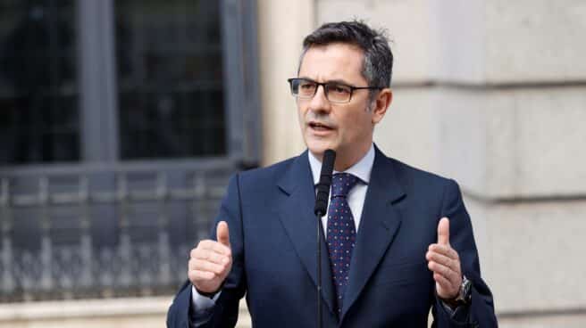 El ministro de Presidencia, Félix Bolaños, atiende a la prensa a las puertas del Congreso de los Diputados. El ministro de Presidencia, Félix Bolaños, atiende a la prensa a las puertas del Congreso de los Diputados durante una nueva sesión de control al Gobierno este miércoles.