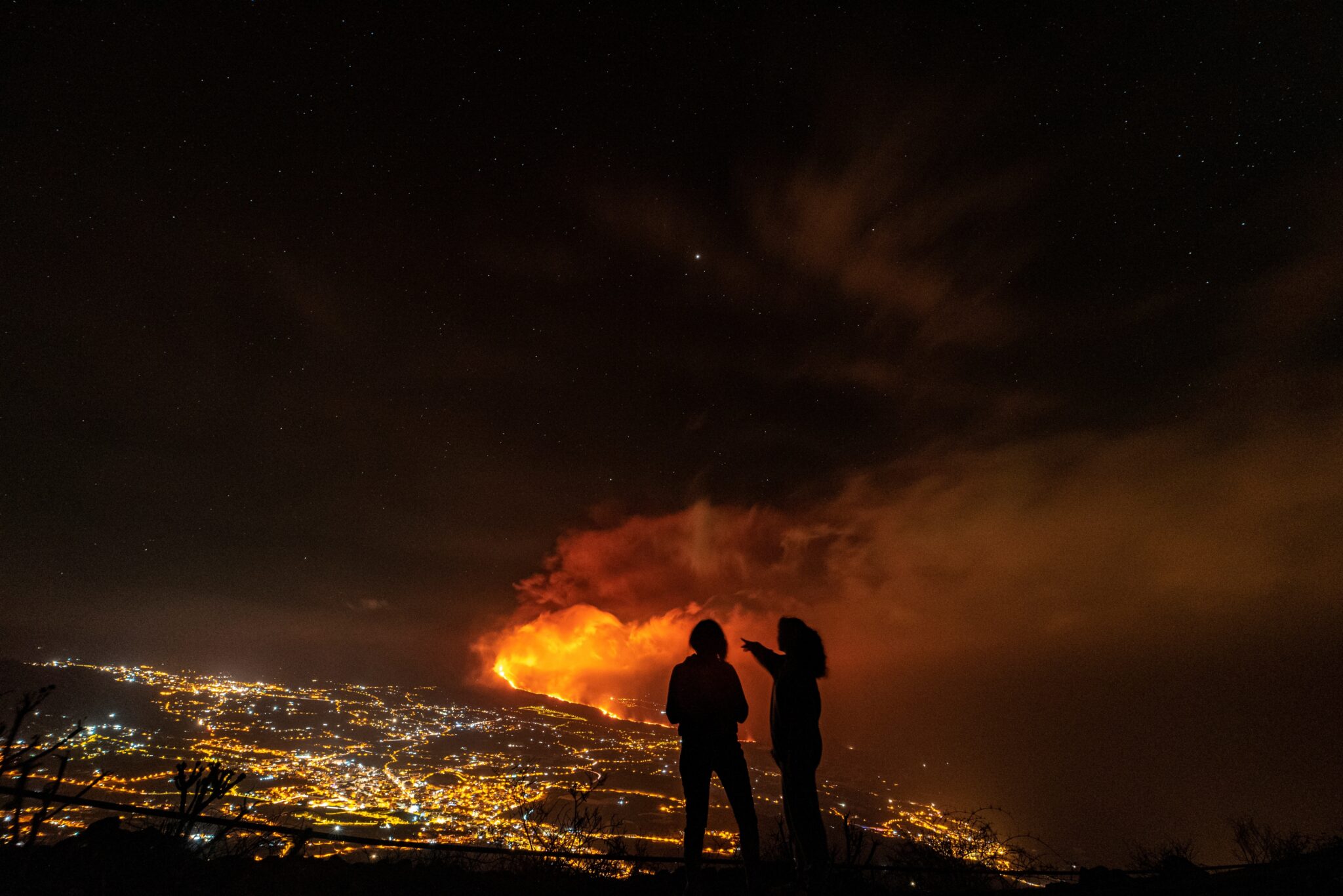 La lava del volcán de La Palma supera los 1,2 kilómetros de ancho en algunos tramos