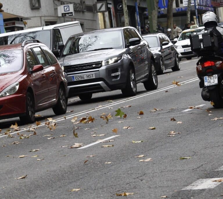 Muere un motorista en una colisión frontal en la B-112 en Barcelona