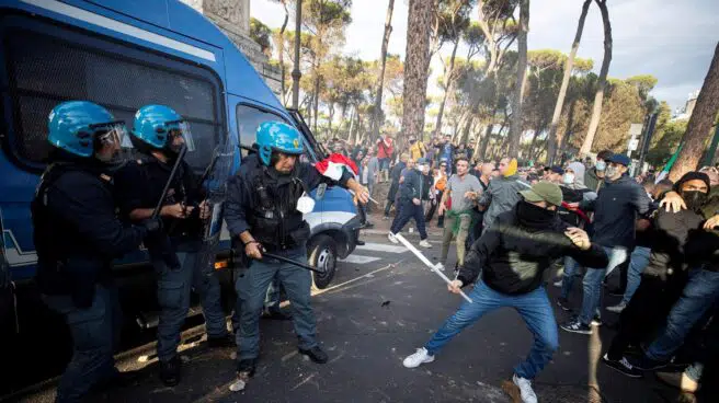 Enfrentamientos en Roma entre la policía y manifestantes contra el pasaporte Covid