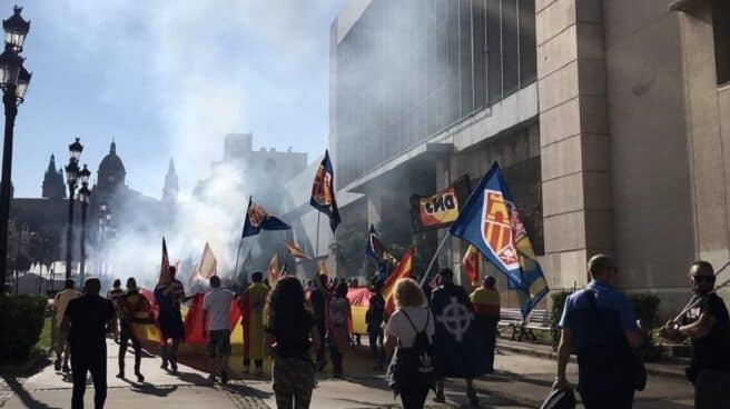 Manifestación en plaza España de Barcelona por el Día de la Hispanidad Barcelona