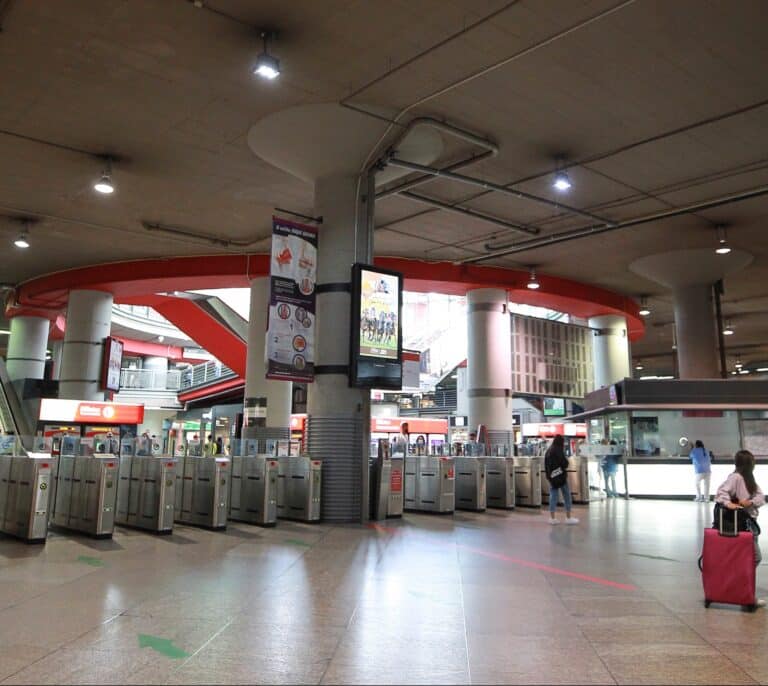 Apuñalan a un hombre con un cuchillo de cocina en un tren de Cercanías entre Atocha y Recoletos