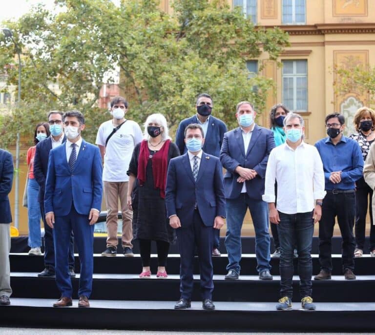 El Govern despacha el 1-O en cinco minutos y Puigdemont lo reivindica desde su Consejo por la República