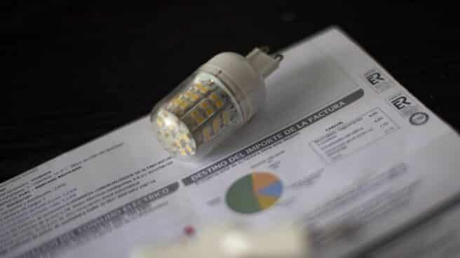 Una factura del consumo de luz Una factura del consumo de luz