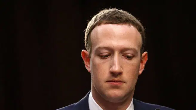 Zuckerberg pierde 5.260 millones de euros tras la caída de Whatsapp, Facebook e Instagram