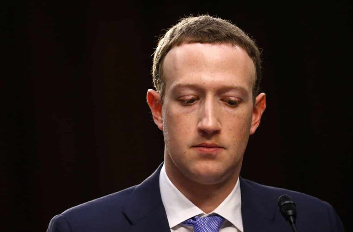 Zuckerberg pierde 5.260 millones de euros tras la caída de Whatsapp, Facebook e Instagram