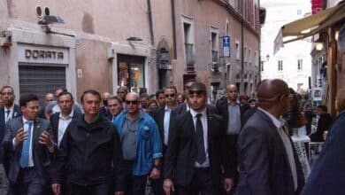 El equipo de seguridad de Bolsonaro agrede a dos periodistas brasileños en Roma