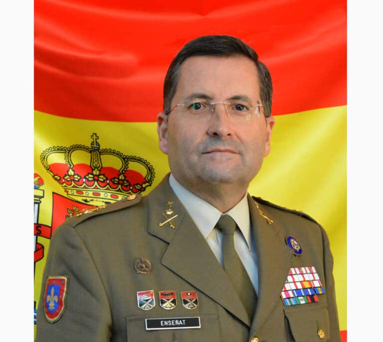 Margarita Robles pone al frente del Ejército de Tierra a su jefe de gabinete, el general Enseñat
