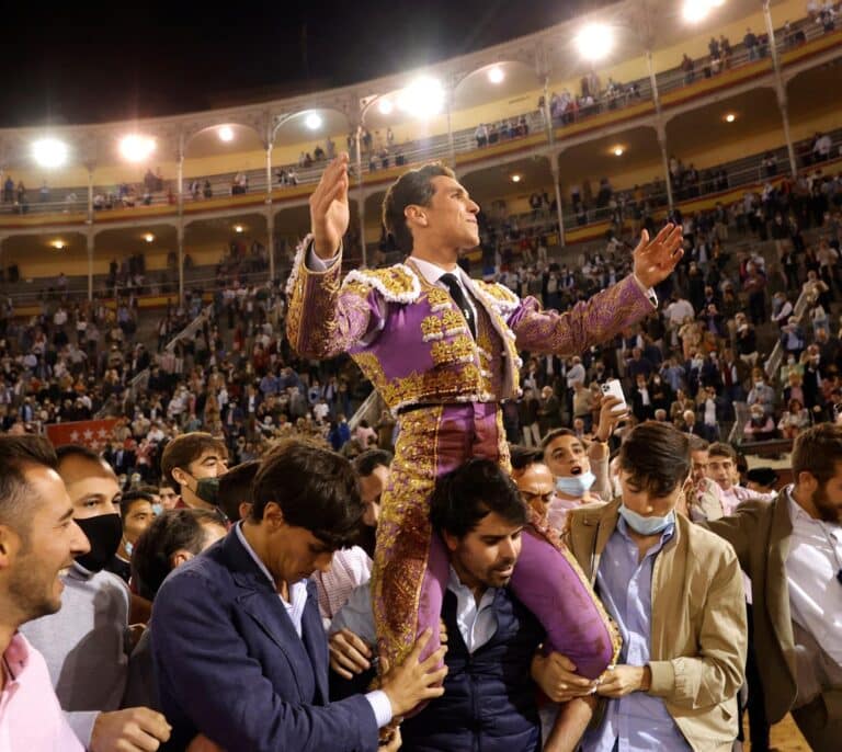 Ginés Marín sale a hombros de los jóvenes de Las Ventas en otra gran tarde de Morante de la Puebla