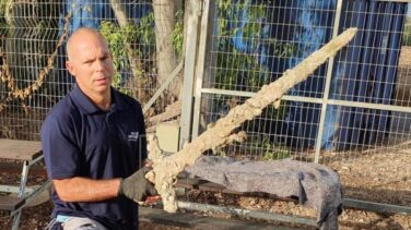 Un buzo encuentra una espada de hace 900 años en el fondo del mar en Israel