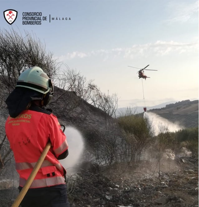 Incendio controlado en Periana (Málaga)