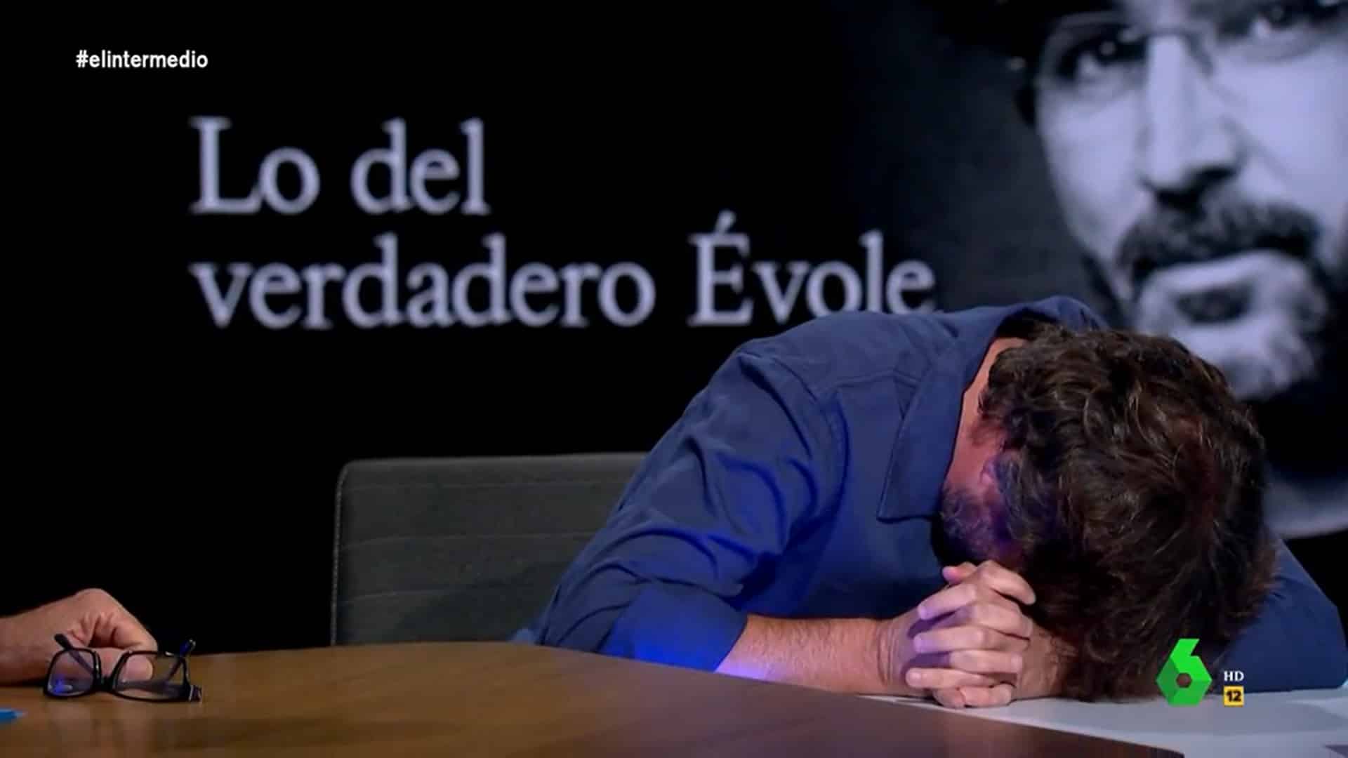 Frame de Jordi Évole sufriendo un ataque de cataplexia en El Intermedio