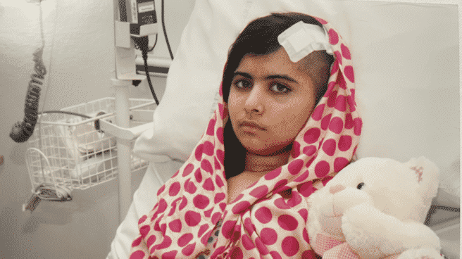 Estos son los Premios Nobel que no cuentan con un título universitario Malala Yousafzai, recién atacada por los talibanes en 2014