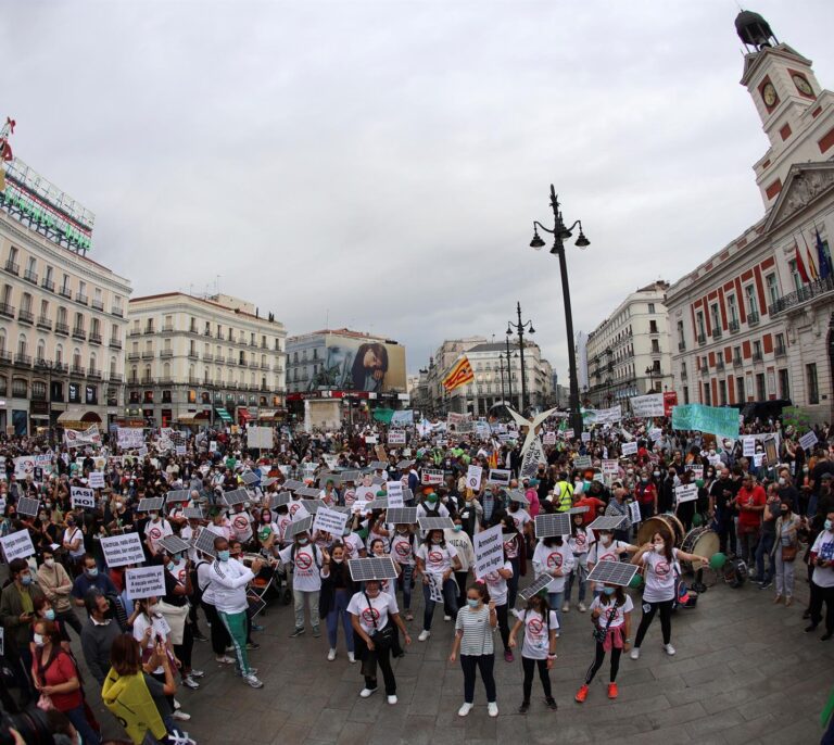 Podemos se manifiesta en Madrid contra los grandes proyectos de renovables en zonas rurales