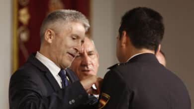 Un sindicato pide al juez que anule las medallas a cuatro mandos policiales jubilados