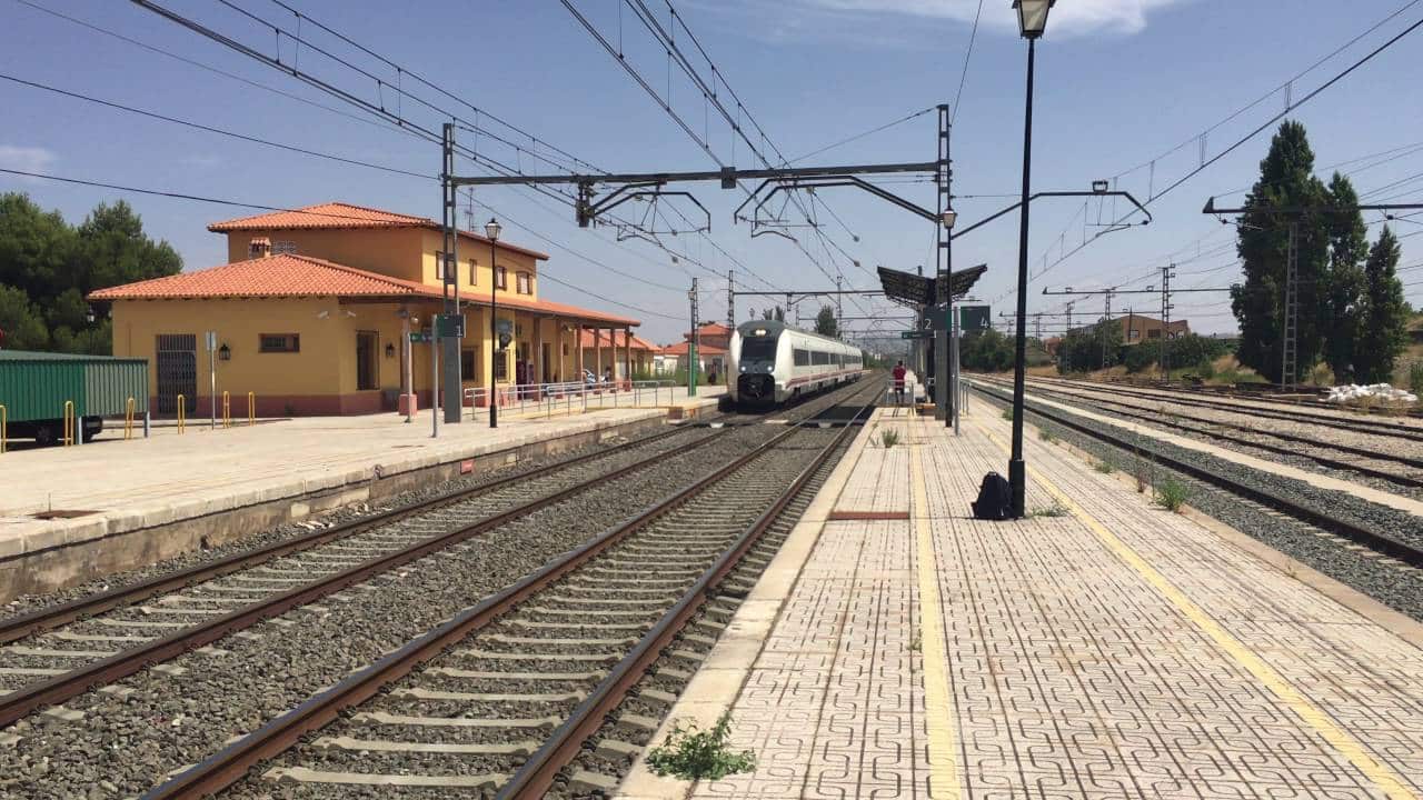 Vías de la estación de tren de Almansa