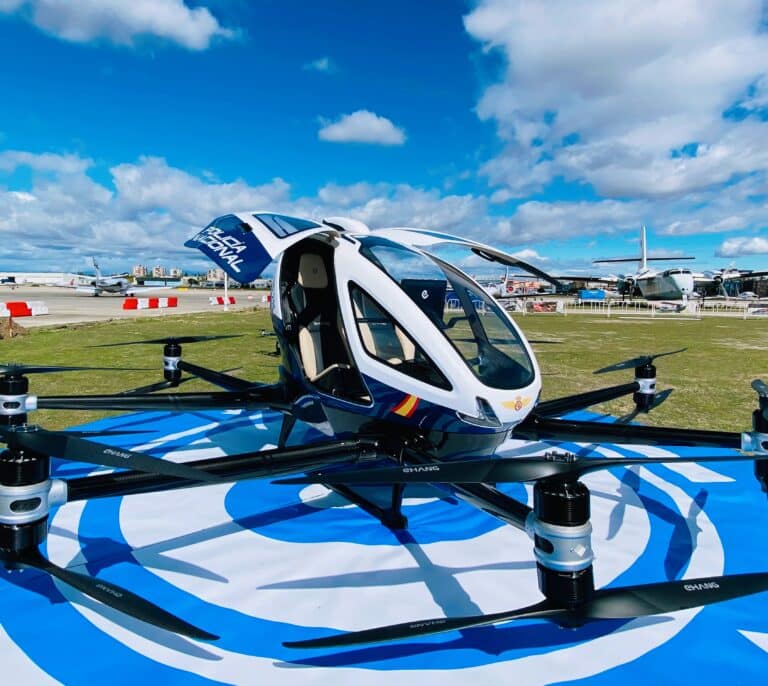 Un megadron, el nuevo vehículo aéreo de la Policía Nacional