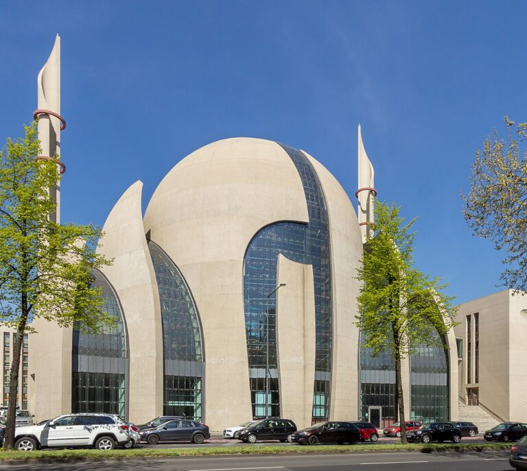 Polémica religiosa en Alemania: Colonia permitirá la llamada a la oración desde las mezquitas
