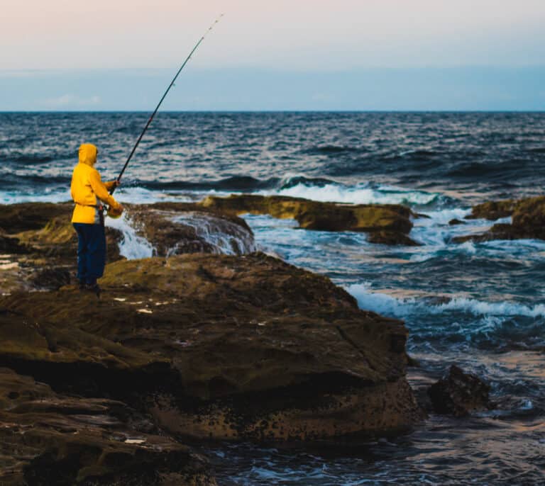 Un hombre muere tras caerse al mar junto a unas rocas en A Coruña