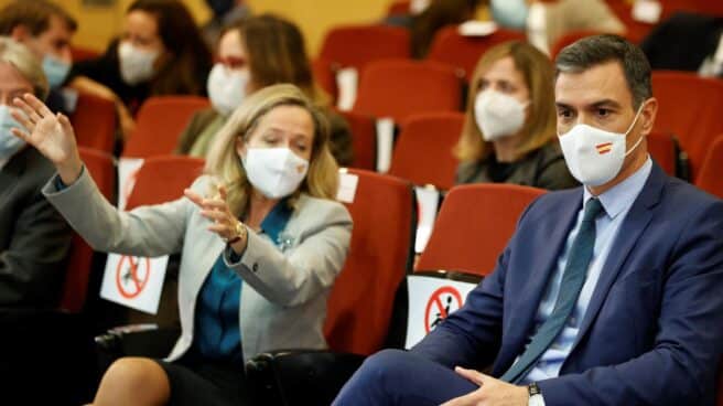 Pedro Sánchez y Nadia Calviño, durante un acto en Madrid.