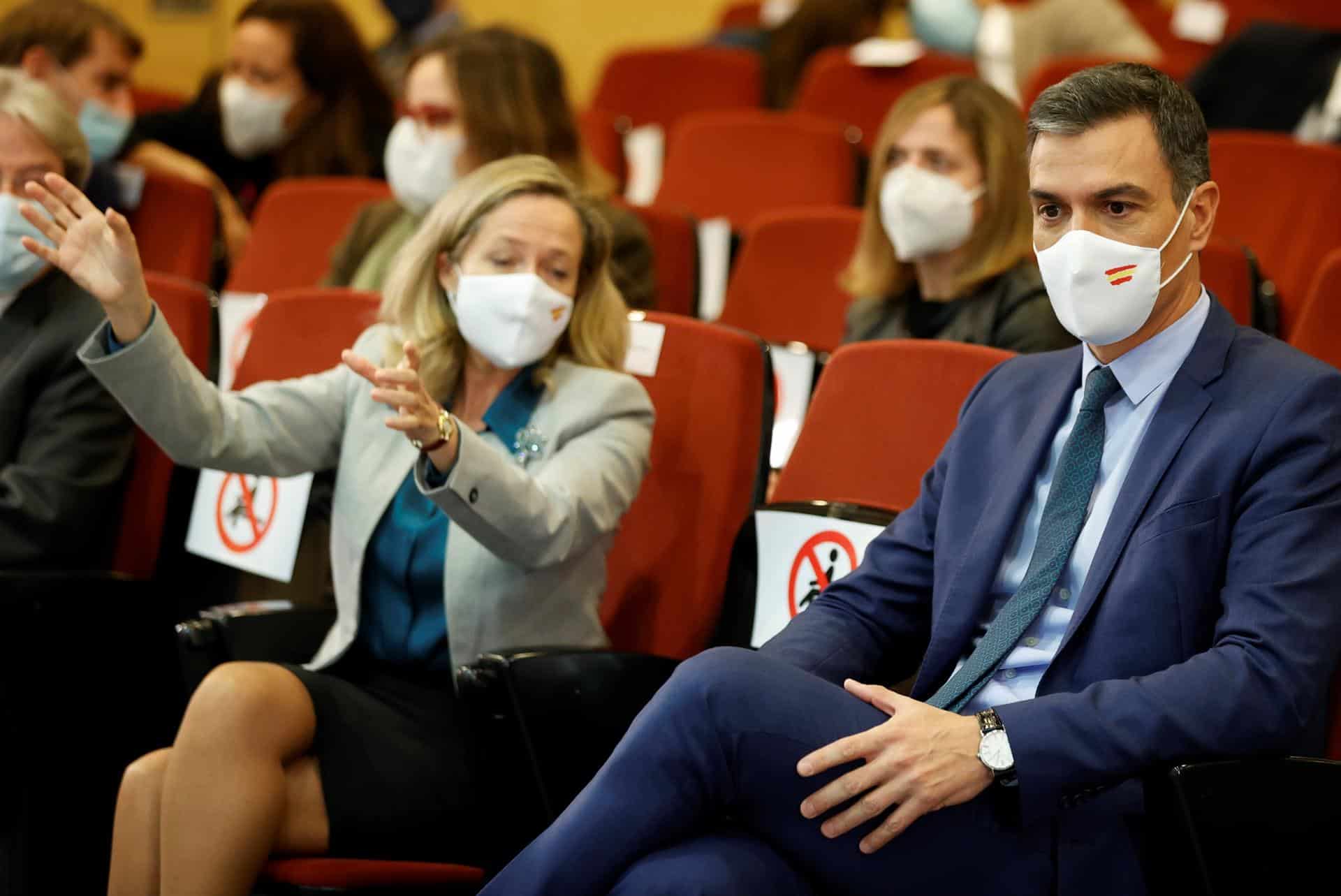 Pedro Sánchez y Nadia Calviño, durante un acto en Madrid.