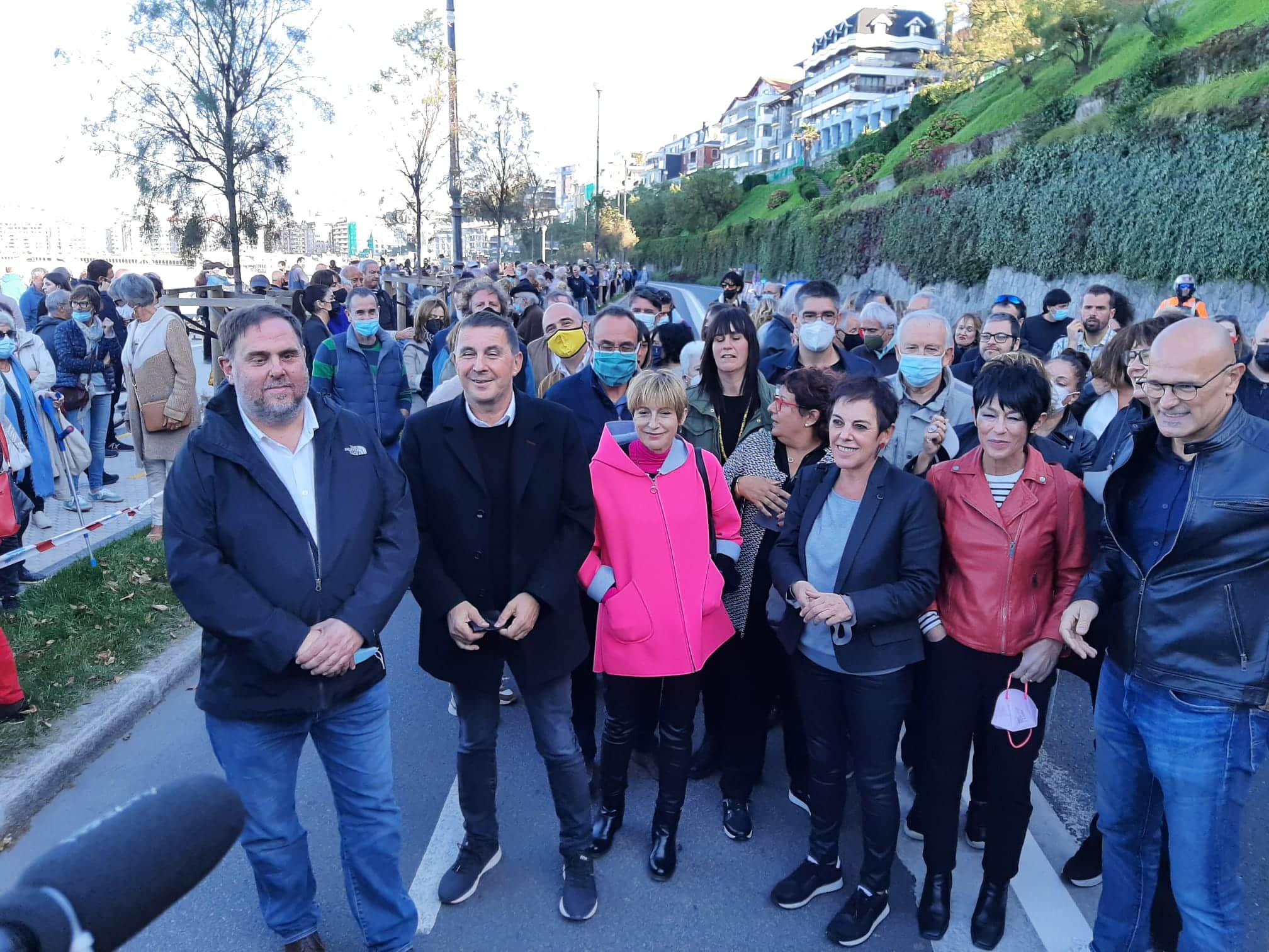 Otegi, Junqueras y otros líderes separatistas, en San Sebastián.