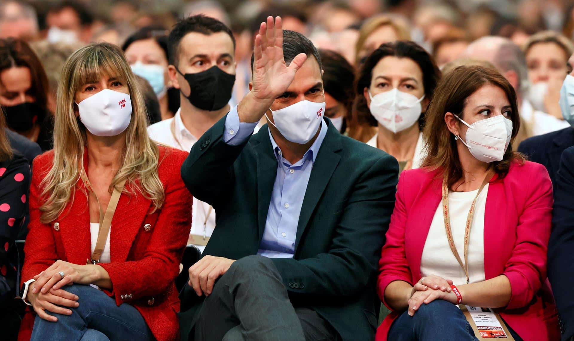 Pedro Sánchez, junto a Adriana Lastra en el Congreso Federal del PSOE.