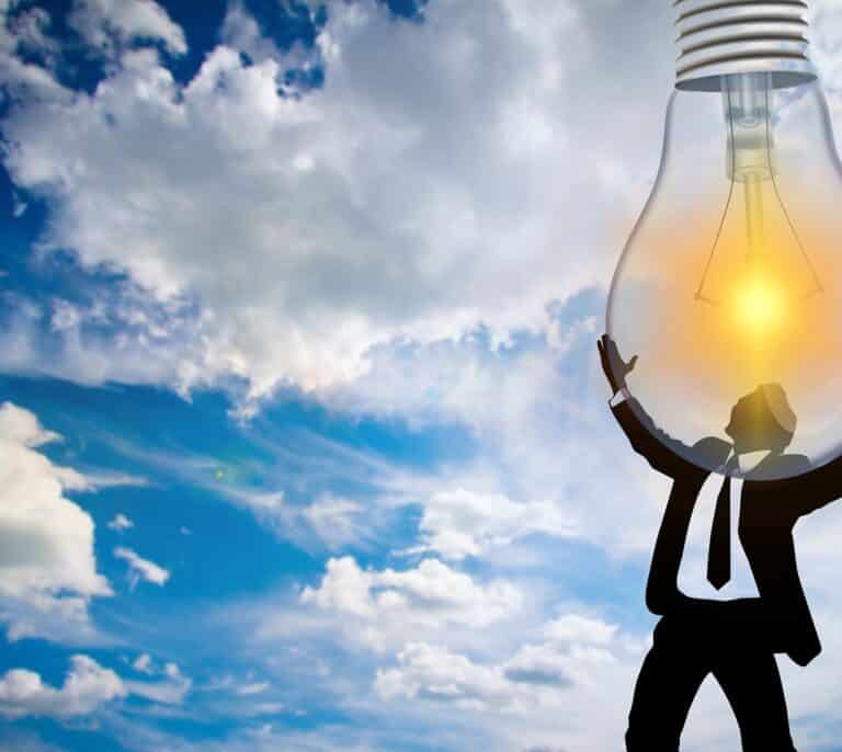 El precio de la luz bajará este domingo un 35,7% y marcará el menor nivel desde agosto, 111,60€/MWh