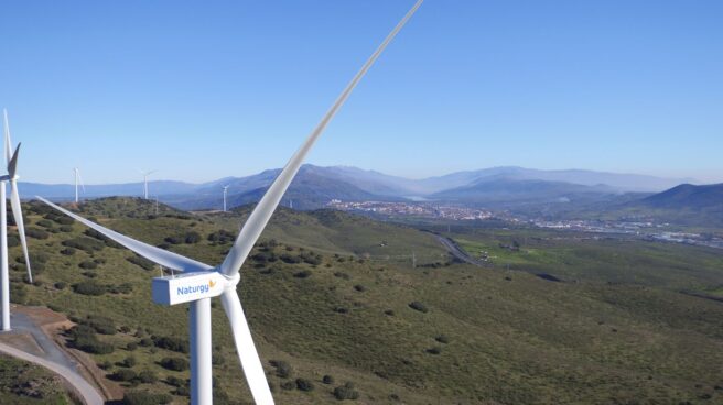 Naturgy aumenta un 18% su producción de energía renovable en España. Durante 2021, la compañía produjo energía limpia equivalente al consumo anual de 2,2 millones de hogares y evitó la emisión de 4,3 millones de toneladas de gases contaminantes.