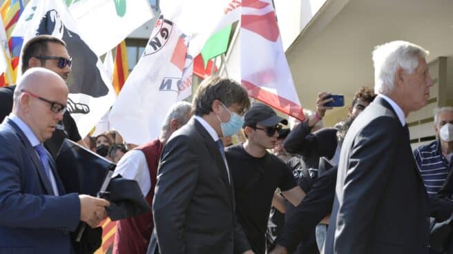 Carles Puigdemont entrando al juzgado de Sassari, en Cerdeña (Italia)