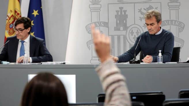 gestion-informativa-covid-jornadas-santander Salvador Illa y Fernando Simón, en una rueda de prensa en La Moncloa.