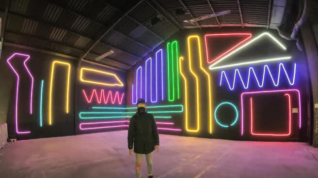 spidertag-mural-neon Neon Spidertag junto a su obra Interactive Neon Mural #10 INM#10 (en Lyon, Francia 2020) para el Festival Peinture Fraiche