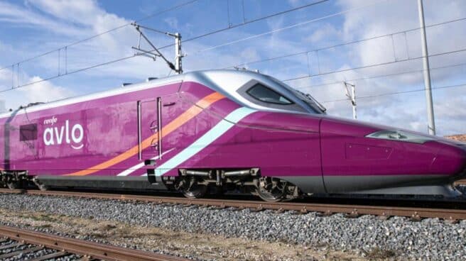 Renfe inicia la venta de los billetes de Avlo entre Madrid y Valencia a partir de 7 euros Tren Avlo en circulación.