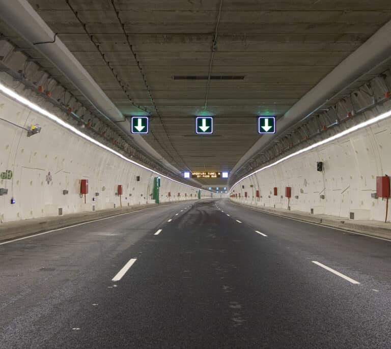 Muere un motorista tras perder el control de su ciclomotor en el túnel de la M-30