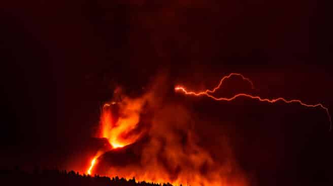 Vista nocturna del volcán de La Palma.