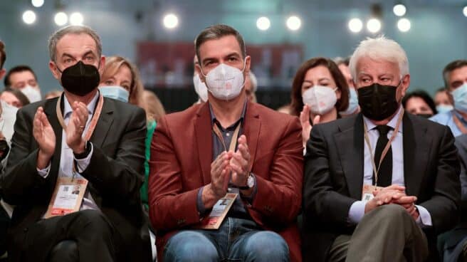 José Luis Rodríguez Zapatero, Pedro Sánchez y Felipe González, en el 40 Congreso del PSOE. José Luis Rodríguez Zapatero, Pedro Sánchez y Felipe González, en el 40 Congreso del PSOE.